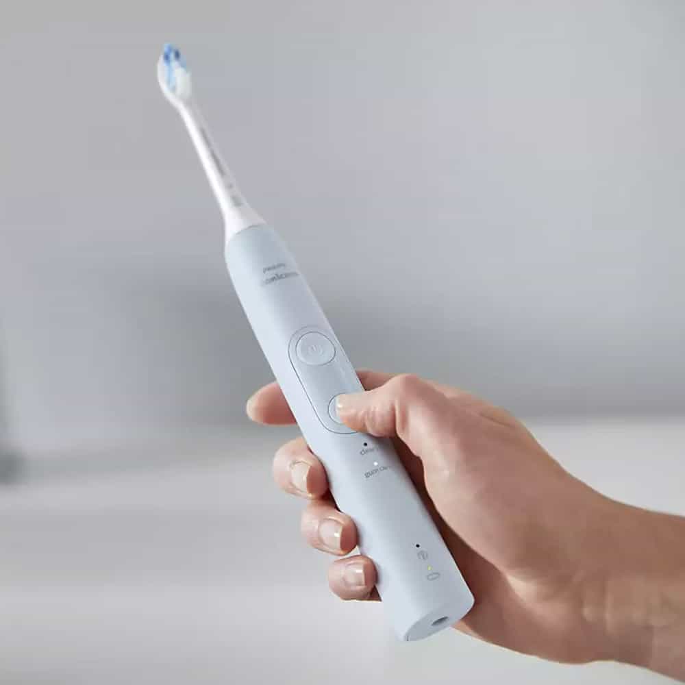 Sonicare 4500 in hand