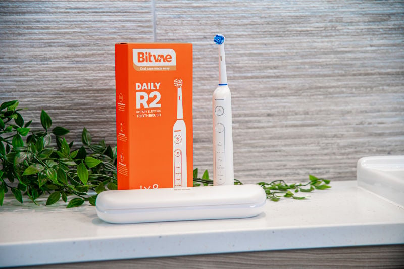 Bitvae R2 toothbrush with travel case