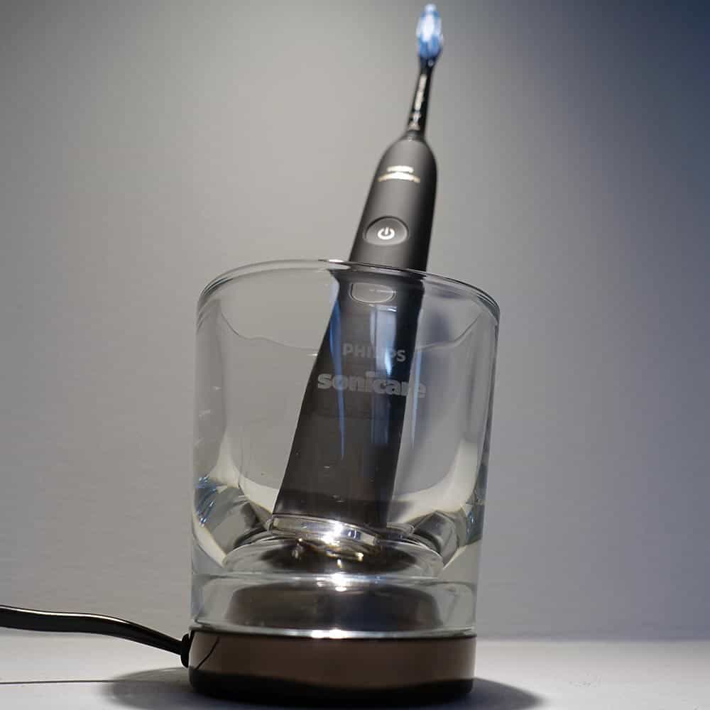 Philips Sonicare DiamondClean Smart in charging glass