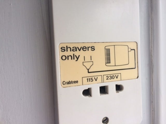 Shaver socket