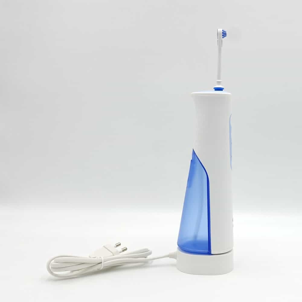 Oral-B Aquacare 4  on charging stand