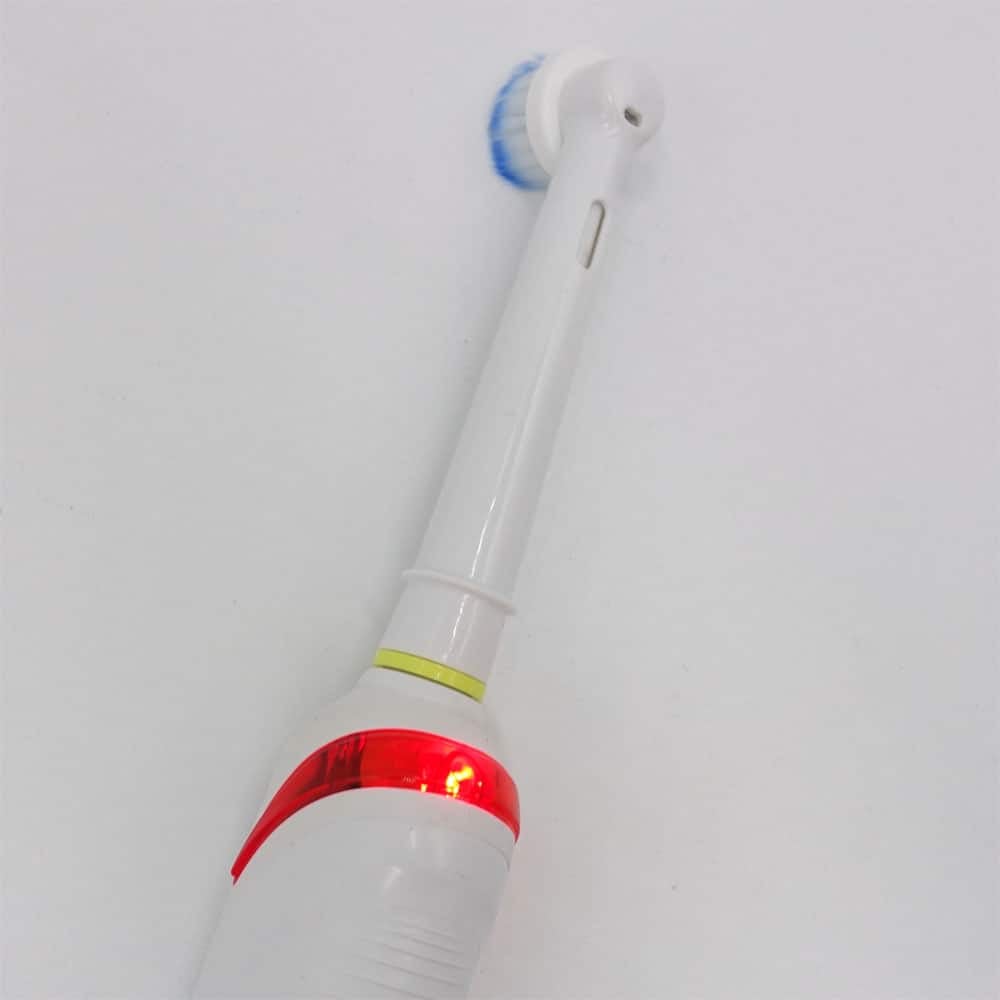 Close up of Oral-B Junior Smart from behind showing pressure sensor and brush head