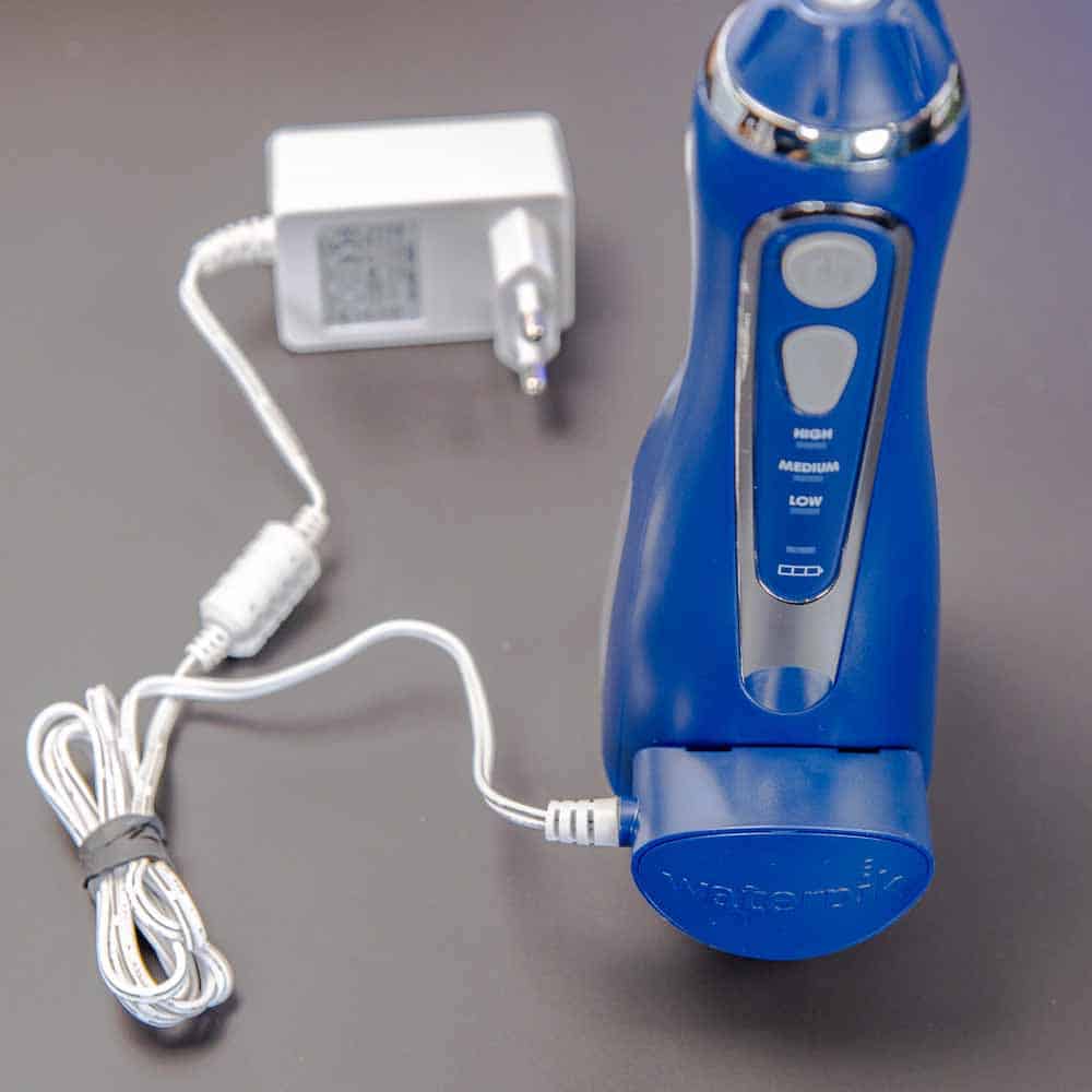 Waterpik Cordless advanced with magnetic power supply connected