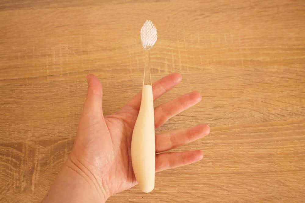 radius source toothbrush in left hand