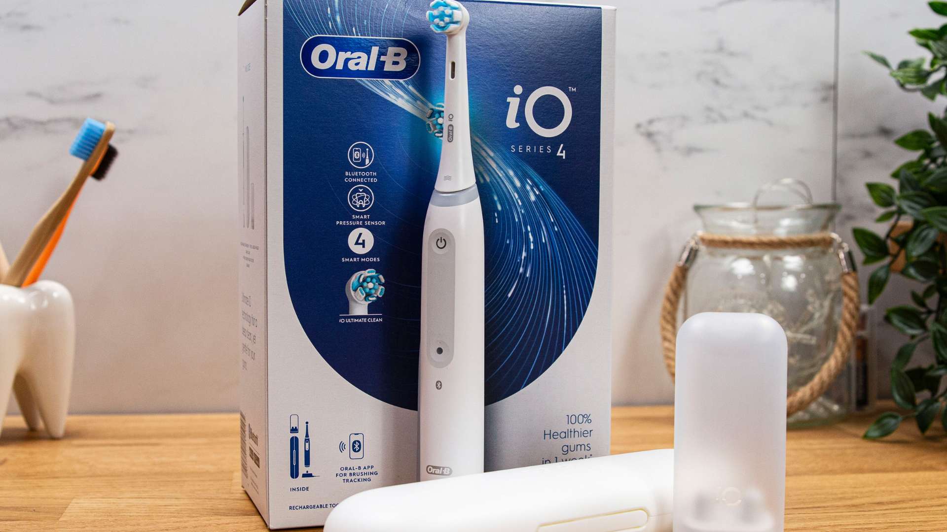 Oral-B iO Series 4 with its box and travel case