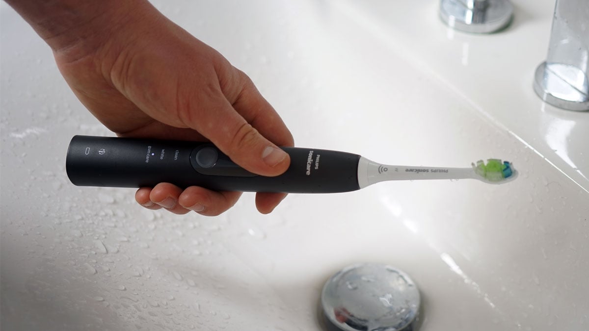 Sonicare ProtectiveClean 4300 in hand