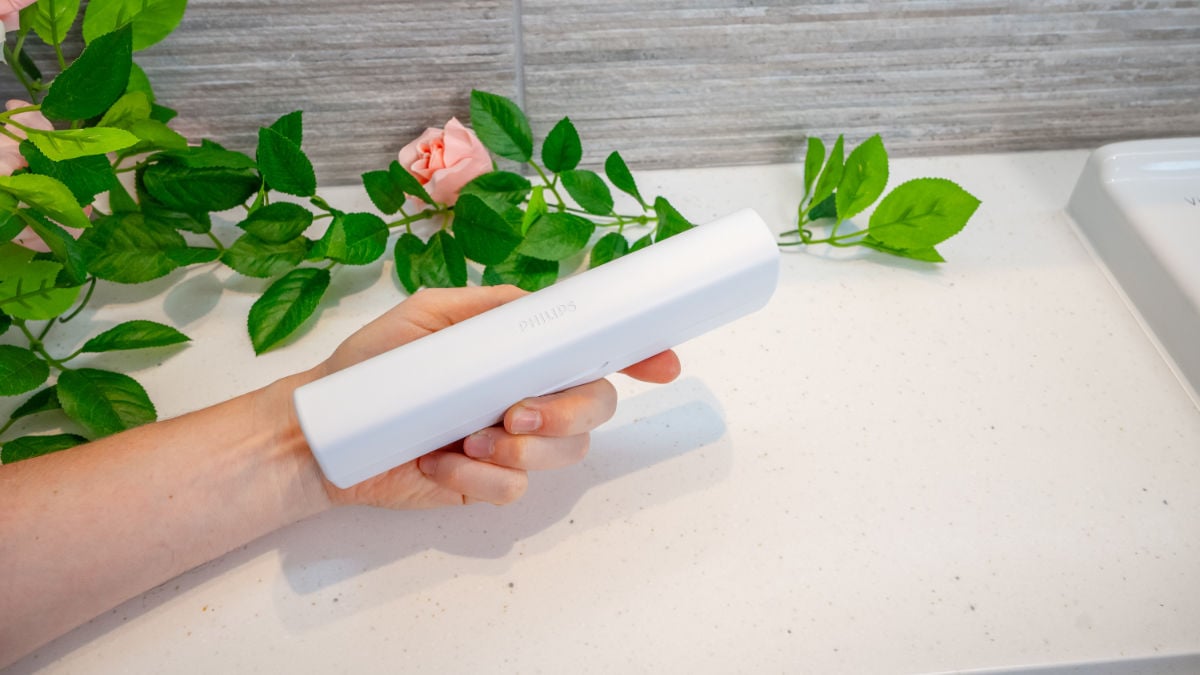 Sonicare Series 5300 in closed travel case