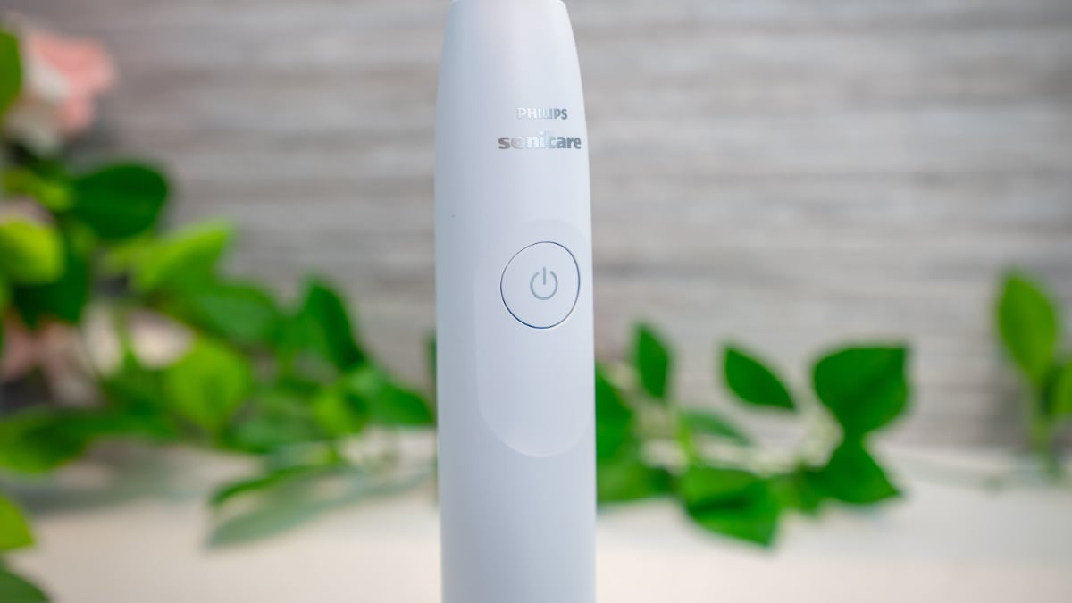 Sonicare Series 5300 power button close up