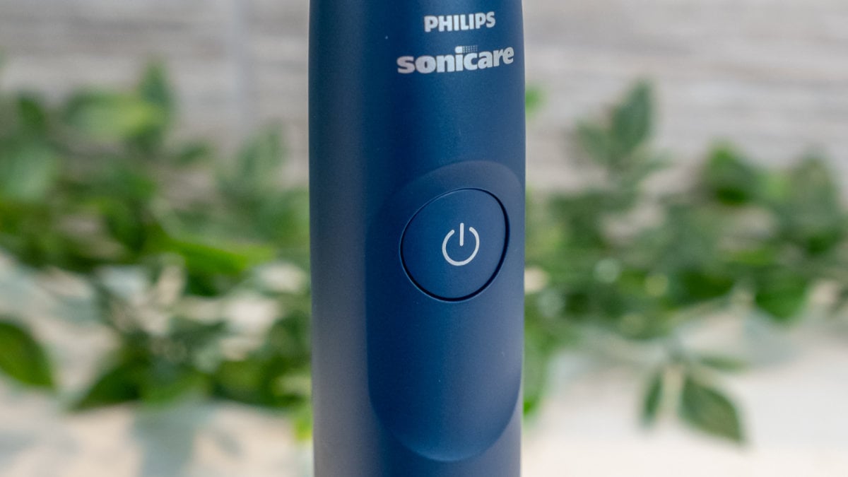Close up of physical power button and recess on Sonicare Series 5500