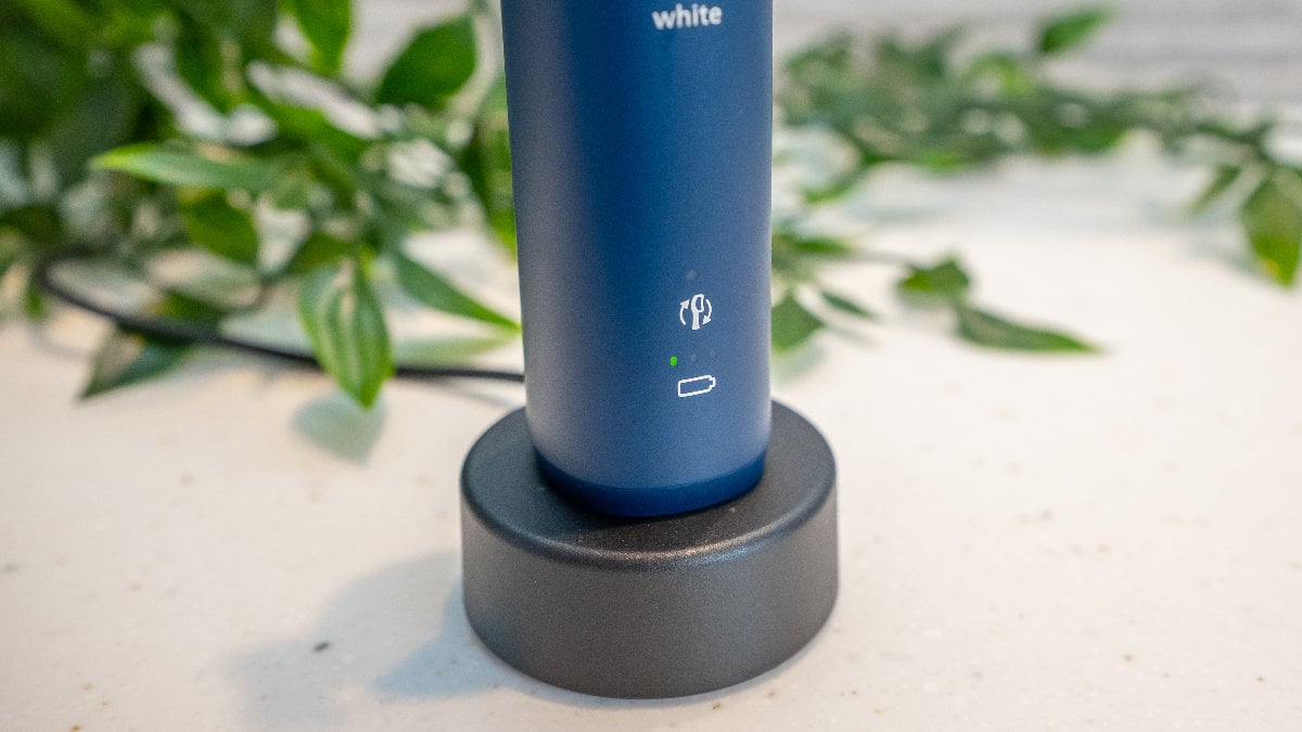 Sonicare 5500 Series on charger showing battery status LEDs