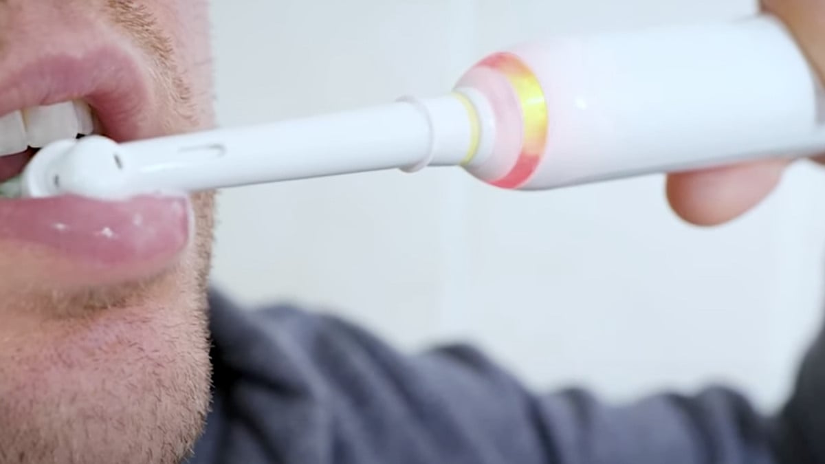 Oral-B Pro 3000 pressure sensor illuminating