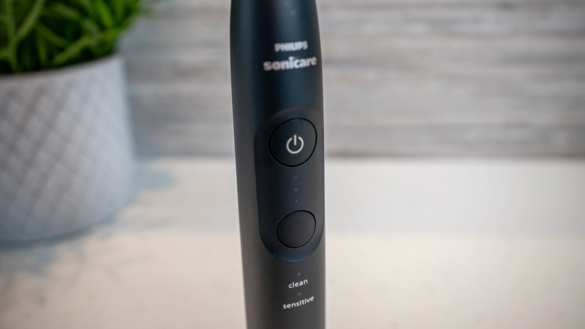 Sonicare Series 6100 close up of buttons