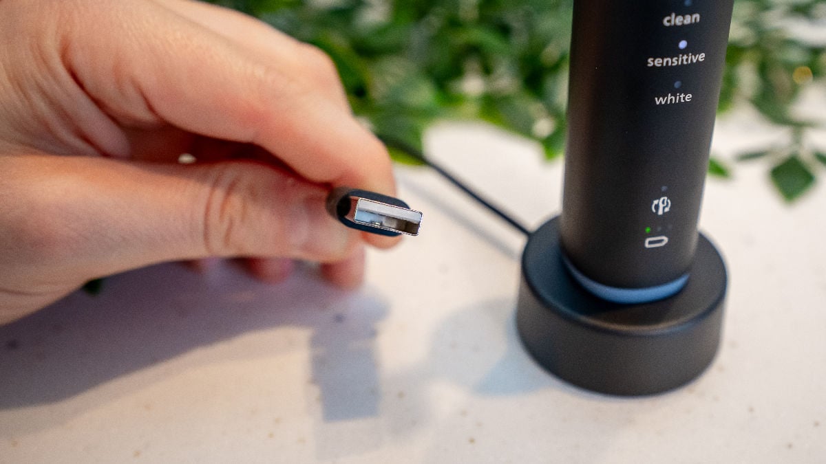 Sonicare Series 6500 USB charger