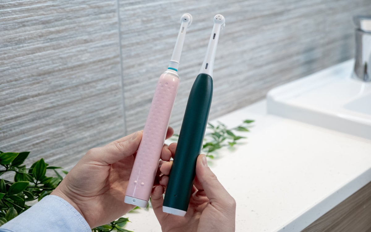 The reverse of the Oral-B Pro 3 3000 and Oral-B iO2 showing the texture of the handles