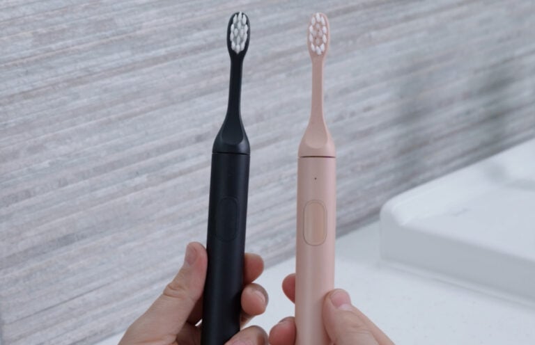 SURI 1.0 vs SURI 2.0 - brushes held side by side_1200_x_775