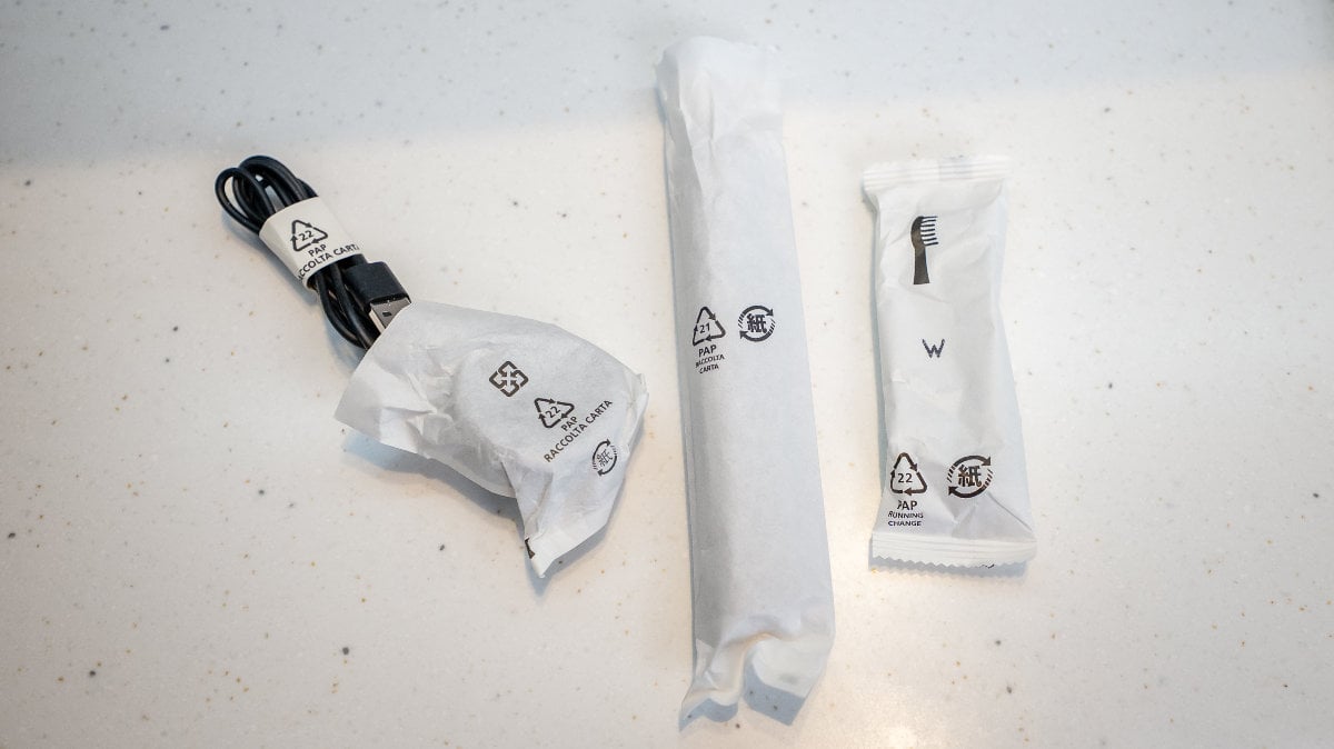Sonicare 4100 Series box contents in paper packaging