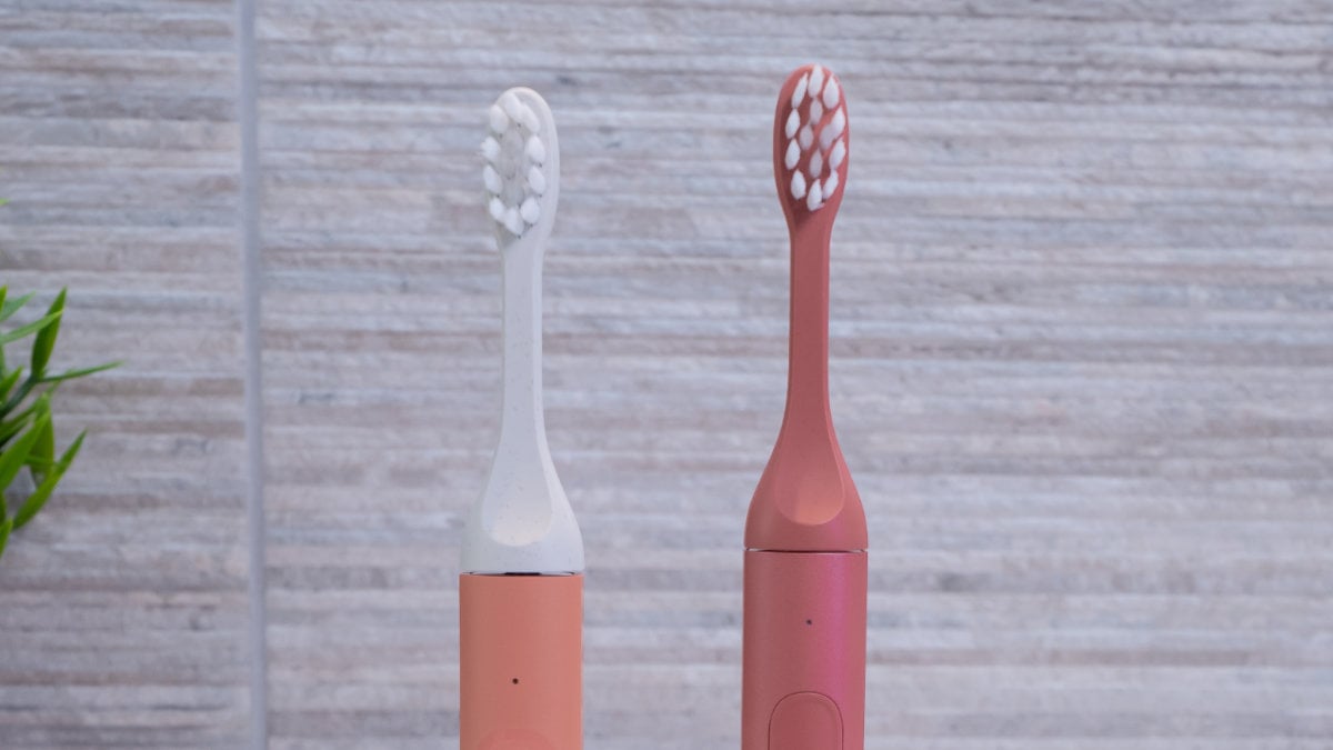 SURI Core 1.0 and Pro 2.0 top half of brushes next to each other