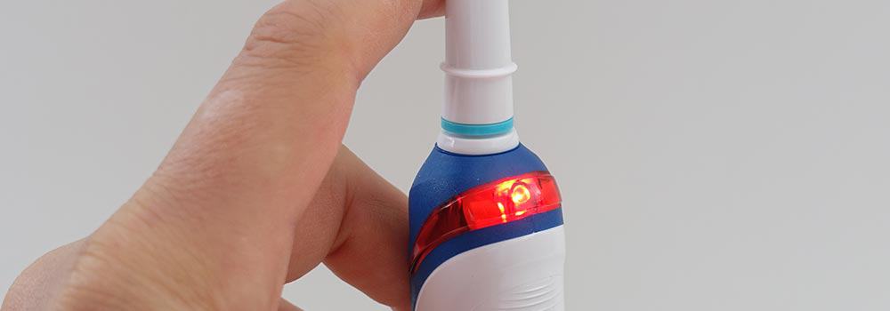 Red light pressure sensor on back of Oral-B toothbrush
