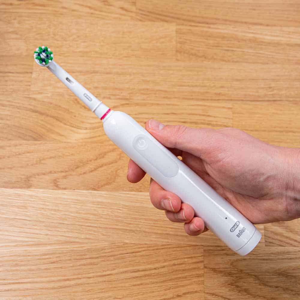 Oral-B Pro 1000 in hand