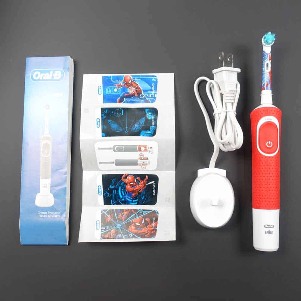 Oral-B Kids 3+ electric toothbrush box contents