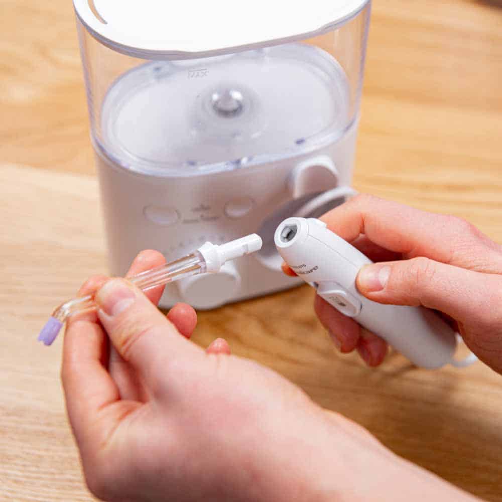 Removable nozzle on Sonicare power flosser