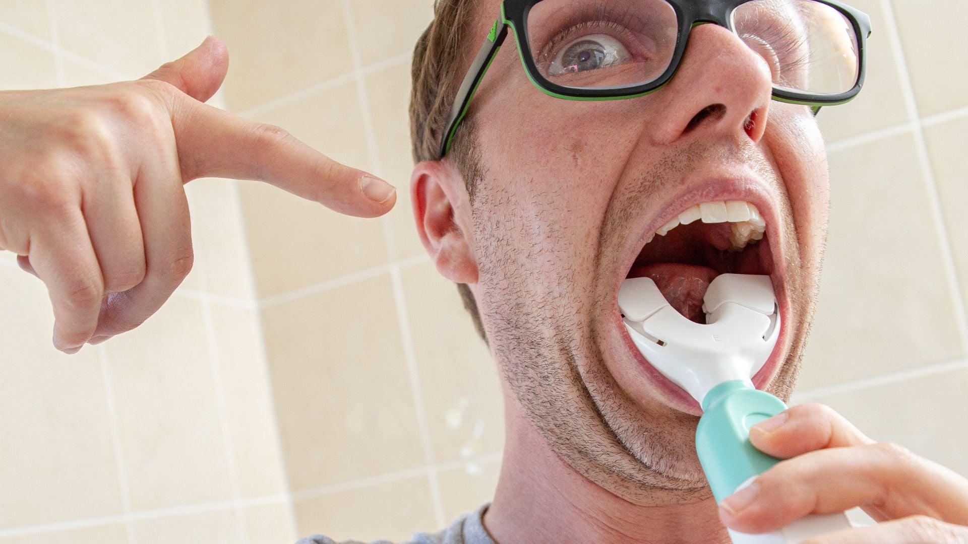 SymplBrush review - the best mouthpiece toothbrush to date 1