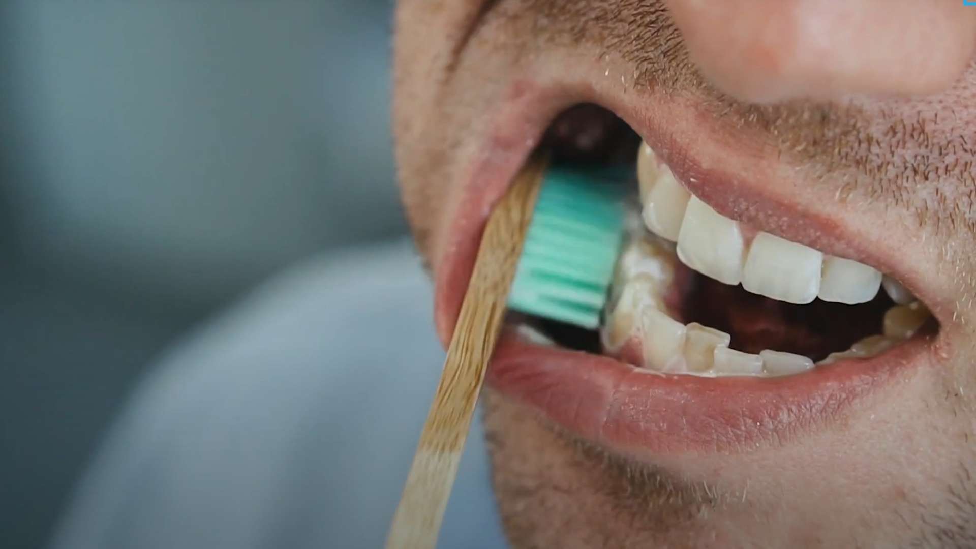 A manual toothbrush cleaning teeth