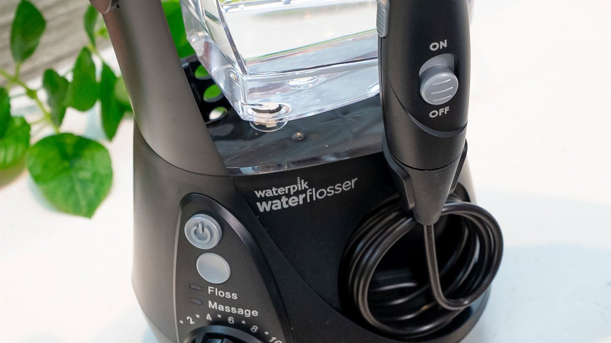 Close up of power and function buttons on Aquarius Waterpik