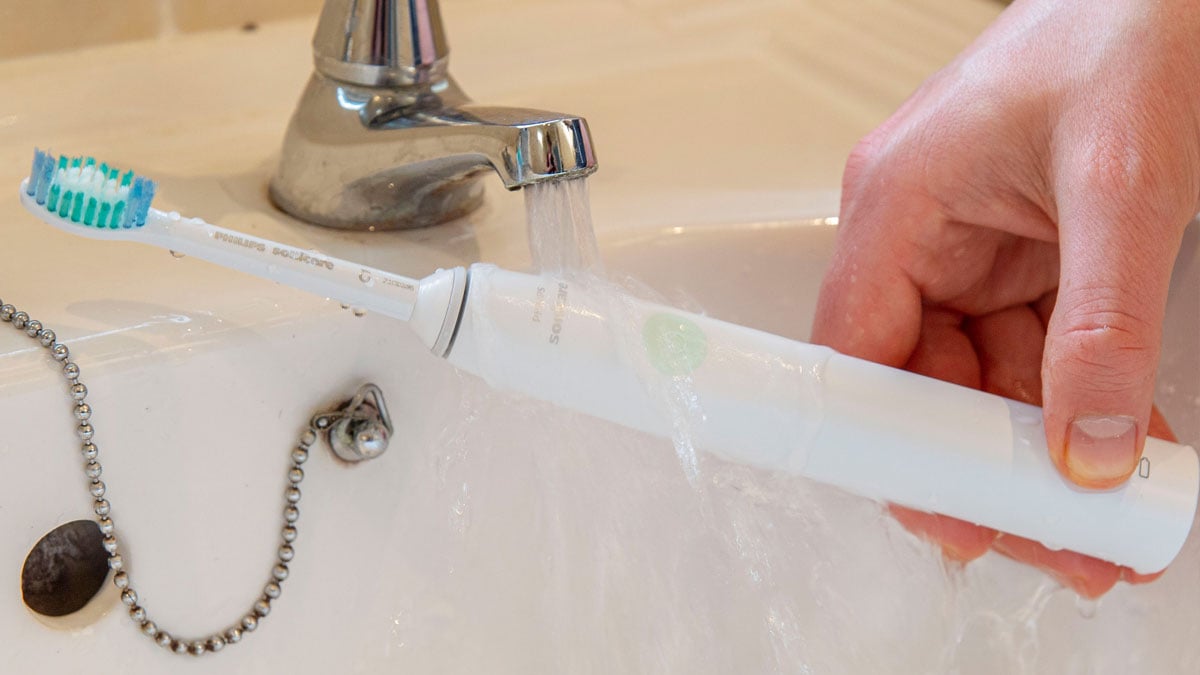 Philips Sonicare 2100 Series review 1