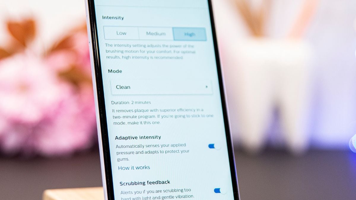 Photo of the cleaning mode selection options within the Philips smartphone app.