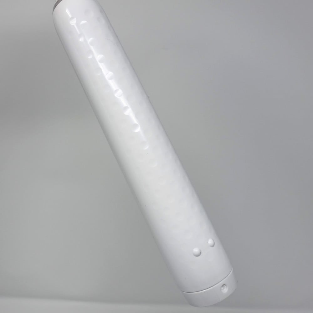Dimpled texture on the rear of Oral-B Smart 1500